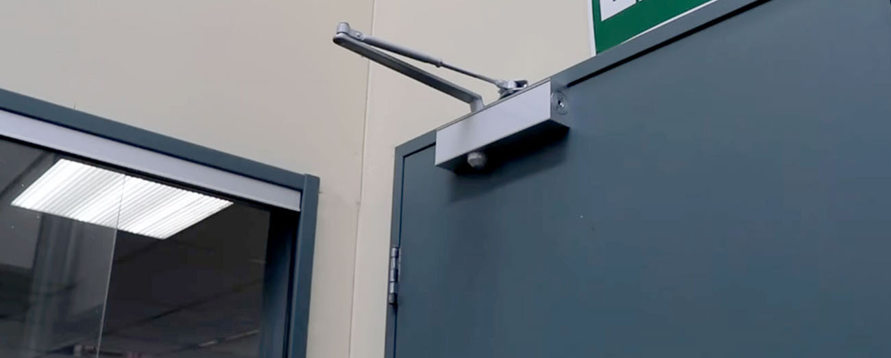 доводчик на протипожежних дверях критично важливий